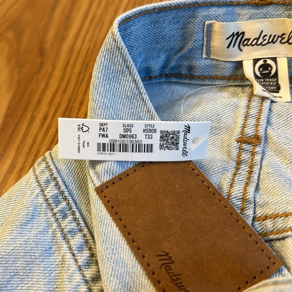 Madewell Jeans - Tall 33- Perfect Vintage Jean in Fitzgerald Wash - Picture 8 of 8